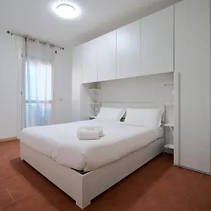 spacious-and-bright-new-flat-with-garden.italymilanhotels.net/